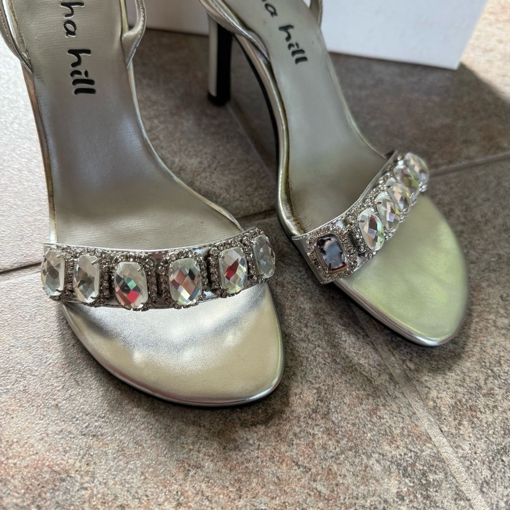 Alisha Hill Silver Jeweled Size 7 Women's Shoes - Picture 2 of 7